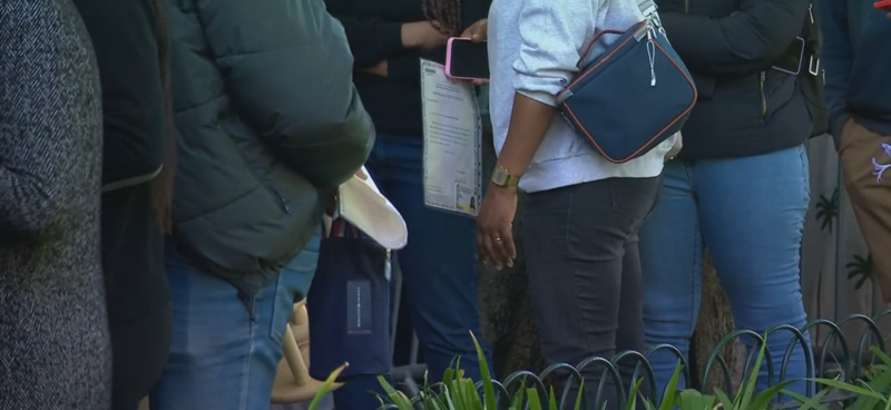File:Fila Aima espera.png